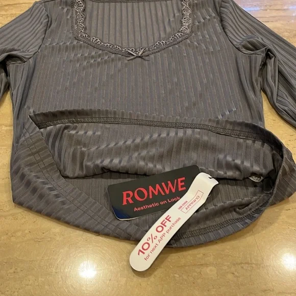 Women’s BRAND NEW W/TAGS.ROMWE GREY SOLID CONTRAST LACE TOP. SZ. MED. NOT A FLAW - Picture 8 of 9
